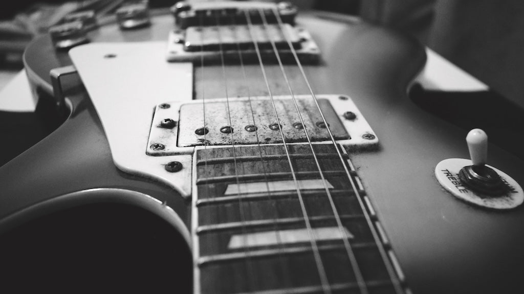 black and white electric guitar by Leandro Almeida