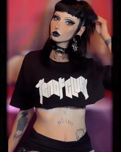 Head Cave Tee modelled by Tay @slight.turbulence_